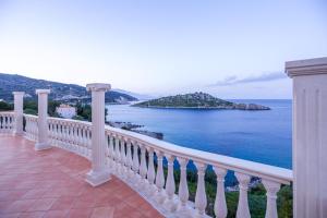 Almare Villa direct Beach Access