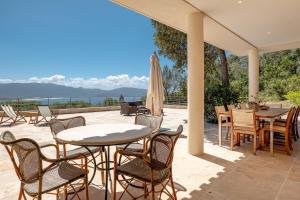 Family Villa with Pool and Sublime Sea View