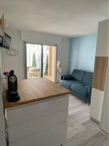 Appartement rénové avec piscine, plage 2mns à pied