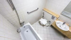 Relaxing Marina View Stay, Walk to Beach & Mall - 27AB07