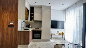 Pool in the Sky - By AppartAli