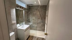 Appartement Neuf - Six Fours Les plages - Parking privatif - Clim - Balcon - 500m de la mer