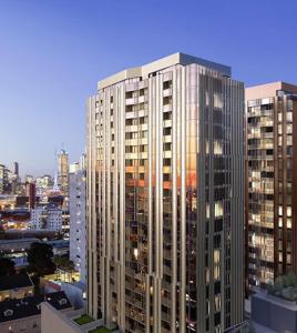 Luxury City View Apartment with Pool Gym & Parking