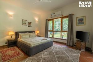 StayVista at Moets Waterfront Estate by the Riverside - 3BR with BBQ, Bonfire and Lawn