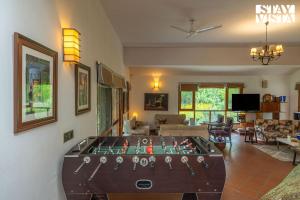 StayVista at Moets Waterfront Estate by the Riverside - 3BR with BBQ, Bonfire and Lawn