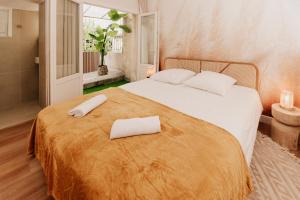 Spacious 5-Bedroom Home with Terrace, Air Conditioning and Parking