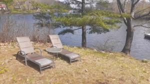 Yeomans Cottage on the Water!