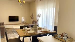 Art vacation apartment for 7 guests in Durrës city center