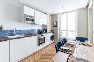 COSY APPARTMENT IN THE HEART OF PARIS