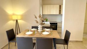 Art vacation apartment for 7 guests in Durrës city center