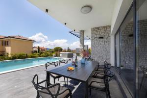 Villa Niko with heated pool, sauna and jacuzzi