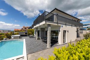 Villa Niko with heated pool, sauna and jacuzzi