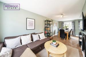 2 Bed 1 Bath House, Perfect for Corporate, Contractors & Families Free Parking, Garden, Netflix By Redwood Stays