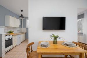 Cozy Studio Daniłowiczowska Near Ogród Saski and Old Town by Noclegi Renters