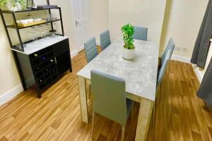 Chatham Home - Sleeps 6 - Close to Station - Wifi