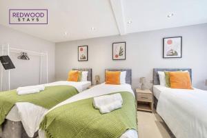 HUGE 5 Bed 3 Bath House For Contractors & Families, X2 FREE PARKING, FREE WiFi & Netflix By REDWOOD STAYS