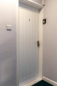 "Beachcomber" Cosy Town Centre & Beach Apartment!