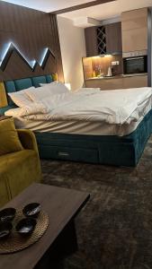 SkyNest 605 Apartment