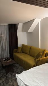 SkyNest 605 Apartment