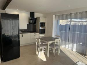 La Maison du Cèdre 8 min du Futuroscope