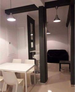 Grand 4 Bd Flat with Classical Touches in Kipseli