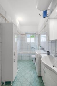 Apartment Stella with Two Bedrooms & Free Parking Spot 