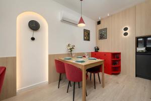 Climatic Apartment in the Centre of Wrocław Near the Market Square by Noclegi Renters