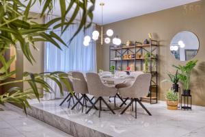 Lovely 3BR maisonette, spacious with Wifi, AC & Pool by 360 Estates