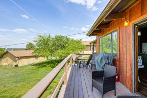 Less Than 1 Mi to Tuttle Creek Lake Cabin with 2 Kayaks!