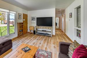 Walk to Flathead Lake Airy Home with Mtn Views!