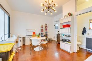 1 Mi to Downtown Walkable Studio in Sacramento