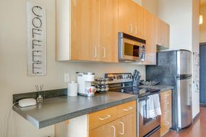 1 Mi to Dtwn Seattle Condo with Garage Parking