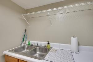 Fishing Ponds, Trails and River Access Jay Studio!