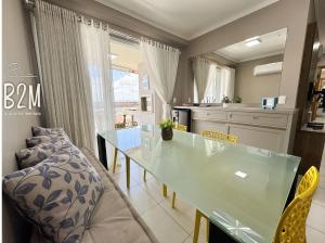 Praia, piscina com bar molhado, Beto carrero