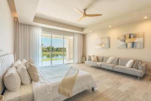 Retreat villa with lake view, maid,bbq in Punta Cana