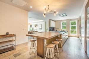 Retreat villa with lake view, maid,bbq in Punta Cana