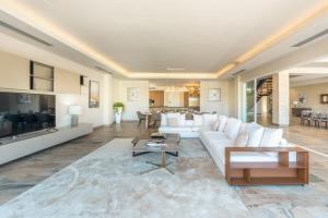 Retreat villa with lake view, maid,bbq in Punta Cana