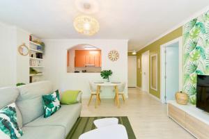 Hola MarBella Pleasant apartment Fontanilla beach side