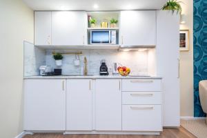 Amethyst Apartments - Brody