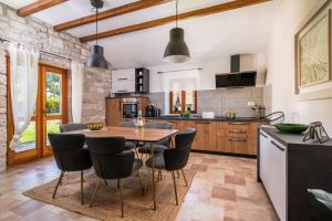 Villa Orada for 6 people with private pool & only 2,5 km from the beach