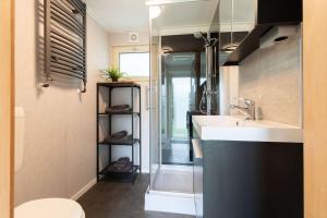 Peaceful chalet with free parking and bikes