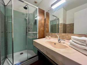 Hotels Logis Hotel restaurant des Thermes : photos des chambres