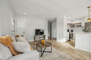 Modern Close to Downtown Nashville 3 Bed Home 30 or more Days by SkyRun Nashville