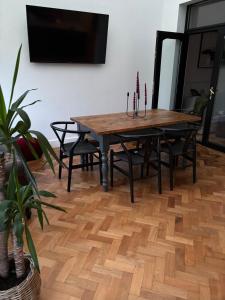 Beautiful large family home 5 bedrooms,3 bathrooms