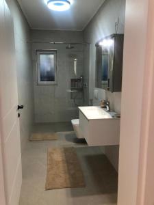 City & Canyon - Modern Comfort