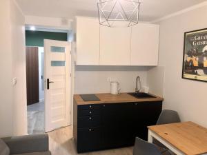 Urban Chic & Great Location & Modern Studio Apartment - #O5