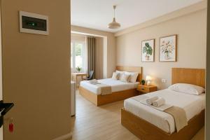 Luxury Studios - Steps from the Beach