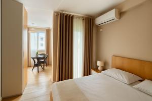 Luxury Studios - Steps from the Beach