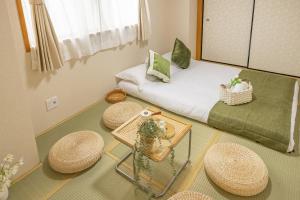 2BR Apartment Only 2 Stops to Shinjuku Includes Baby Essentials & Luggage Hold