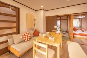 Near Shinjuku 2-Story Family & Group-Friendly Home 5 Bedrooms, Fits 14 Guests